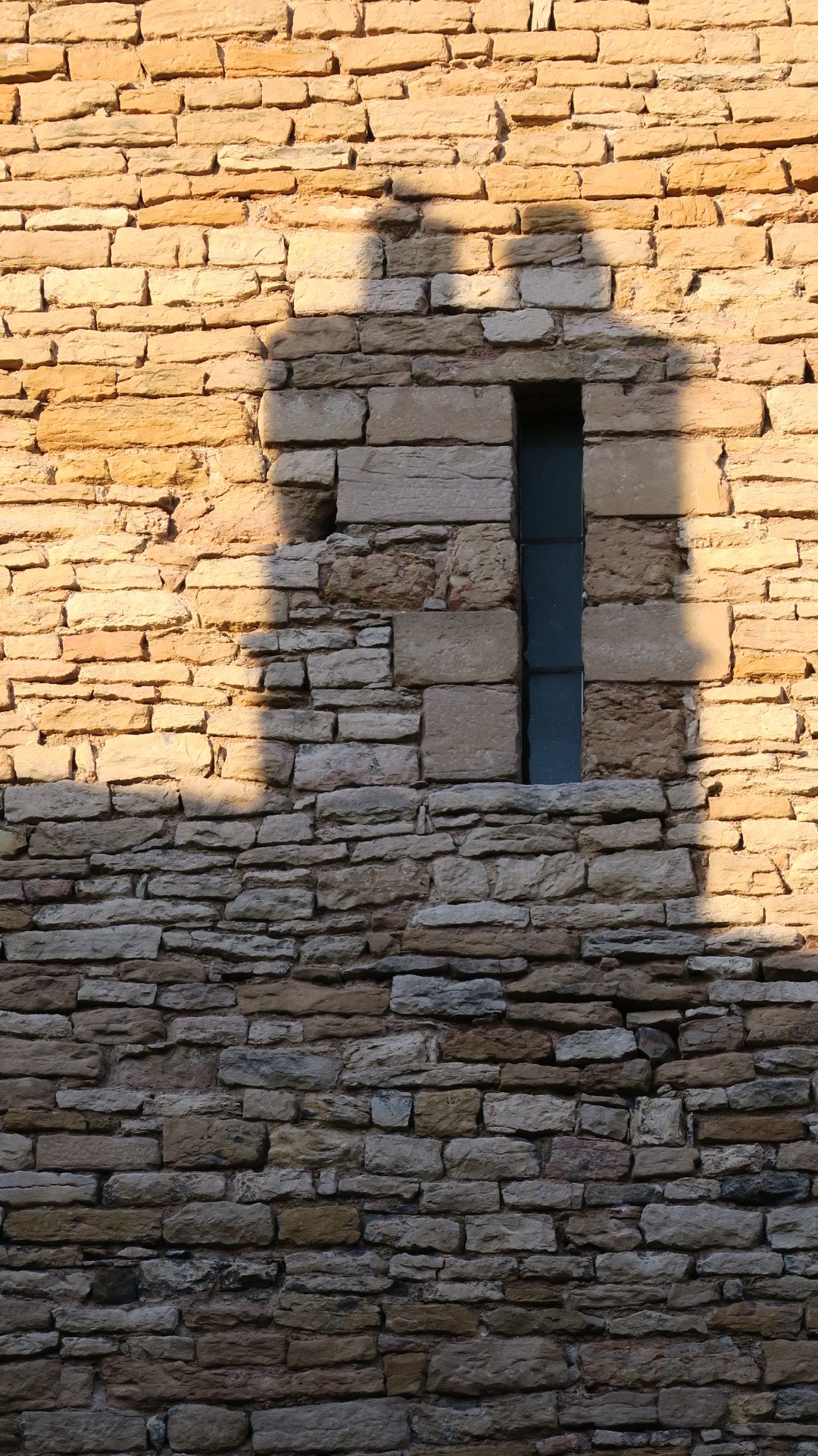 Jeu d'ombre dans les rues de Cluny