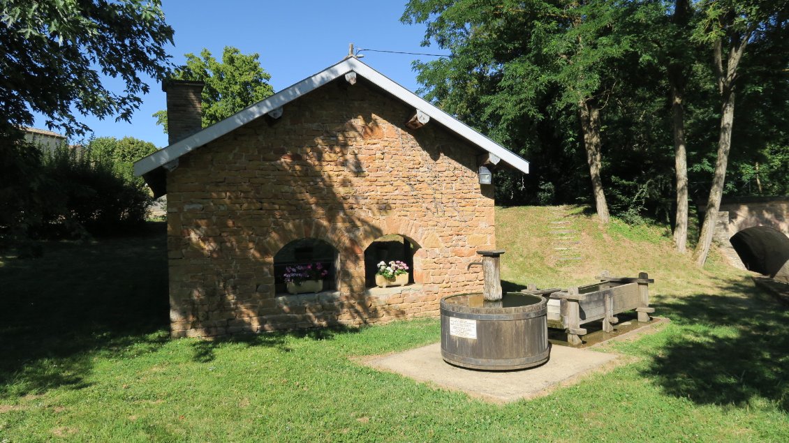 Le lavoir et la fontaine