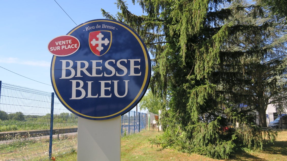 Passage devant la fromagerie et arrêt au stand pour le pique nique