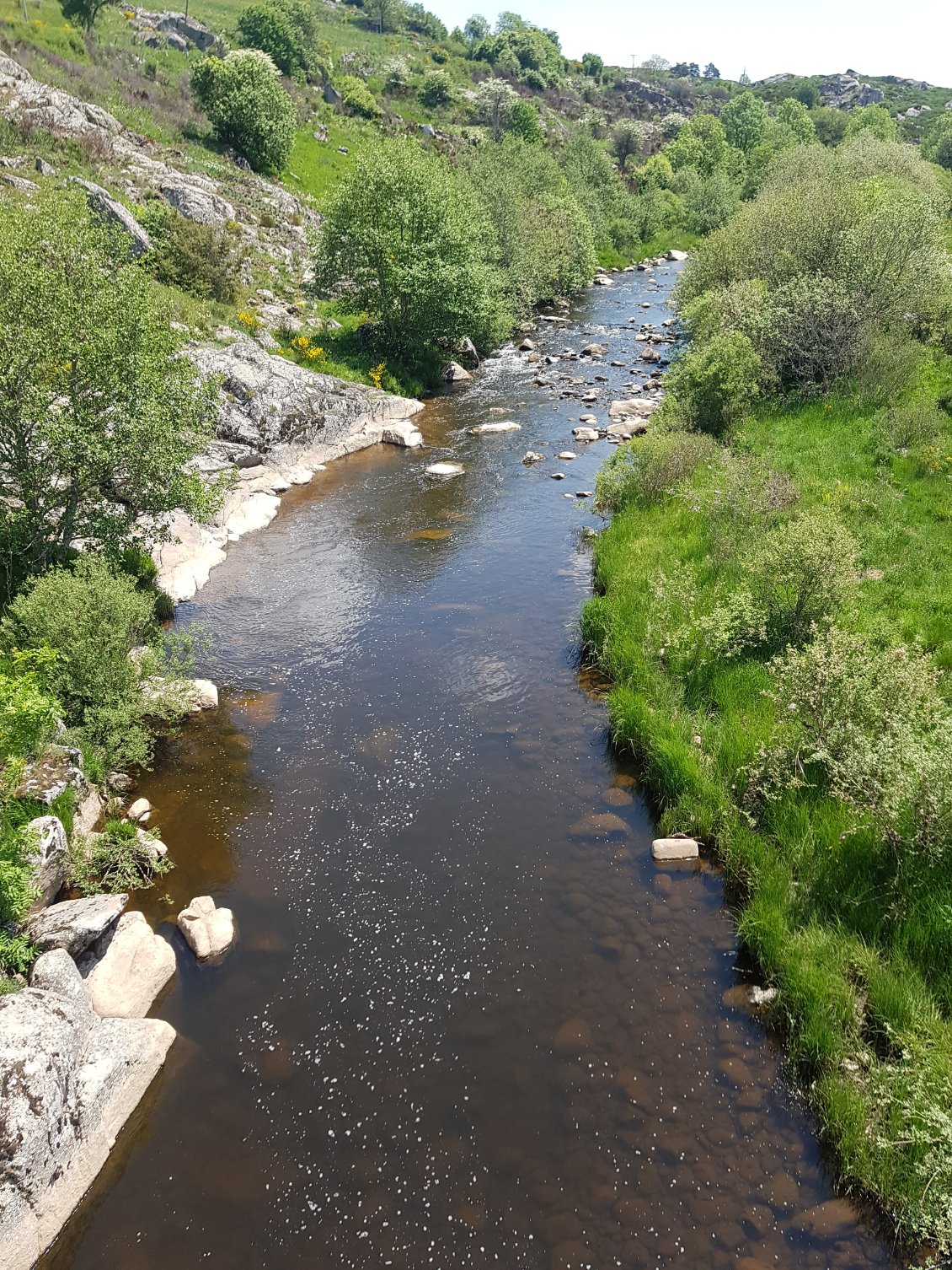 Le Bès vu du pont de Gourmier.