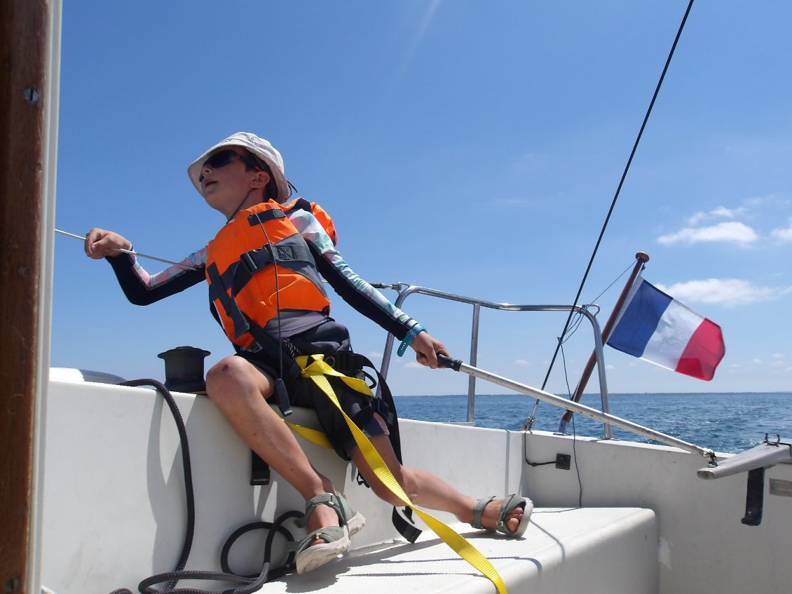 Samuel apprend à barrer