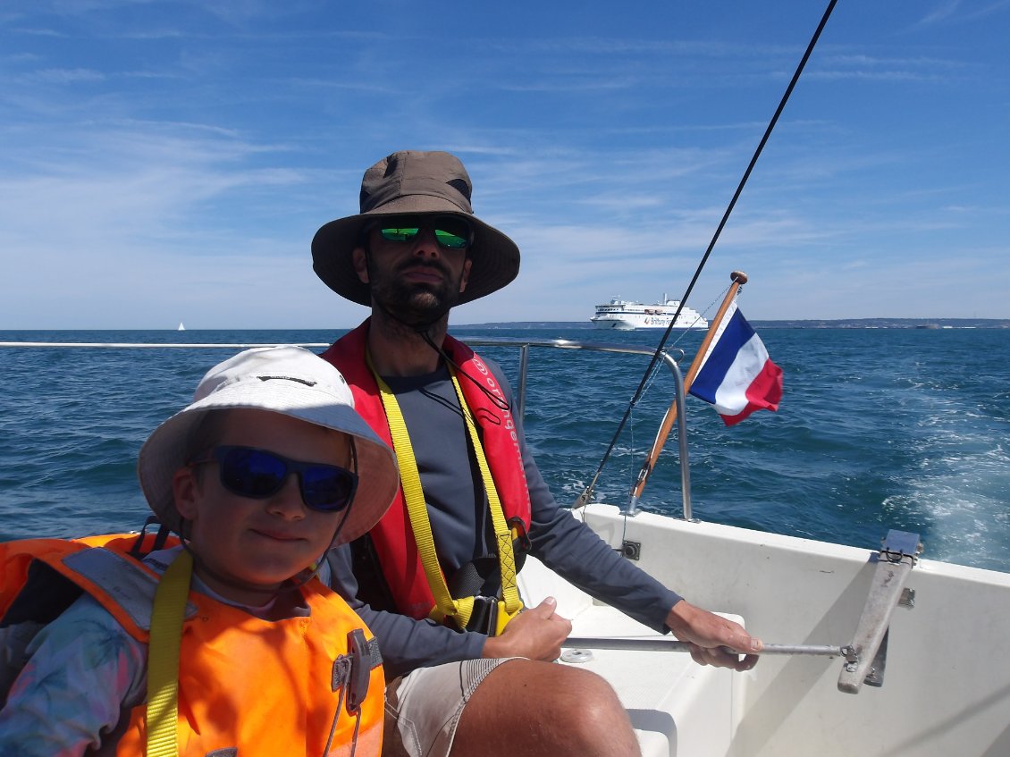 Faire la course avec le Brittany Ferry devant la rade de Cherbourg