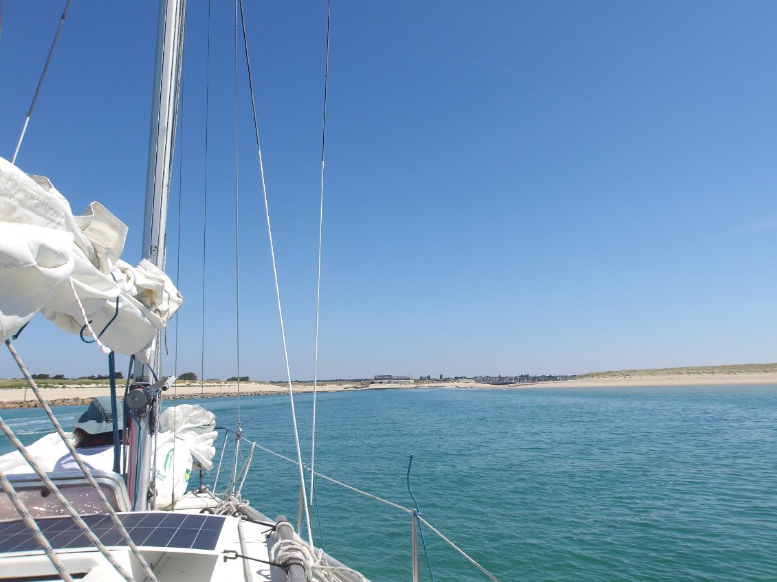 Arrivée à Portbail notre havre de paix malgré les rentrées dans le port musclées
