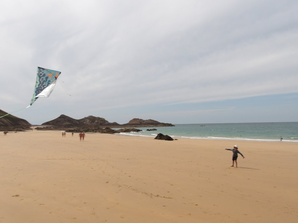 Un peu de cerf volant parmi les naturistes