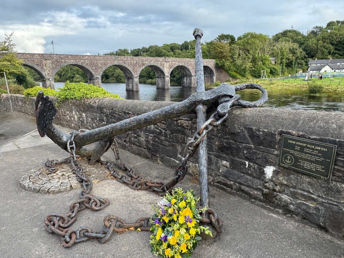 Un ancien pont de voie ferrée recyclé et une ancre pour la mémoire