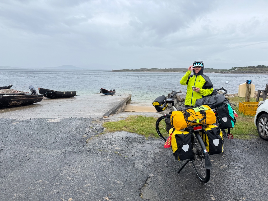 En attendant notre « ferry » qui est un zodiac pour transport de 4/6 personnes 