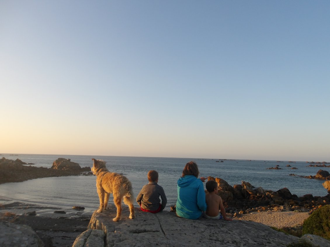 Arrivée magnifique, au coucher du soleil. La plus belle des récompense après cette navigation stressante entre les récifs.