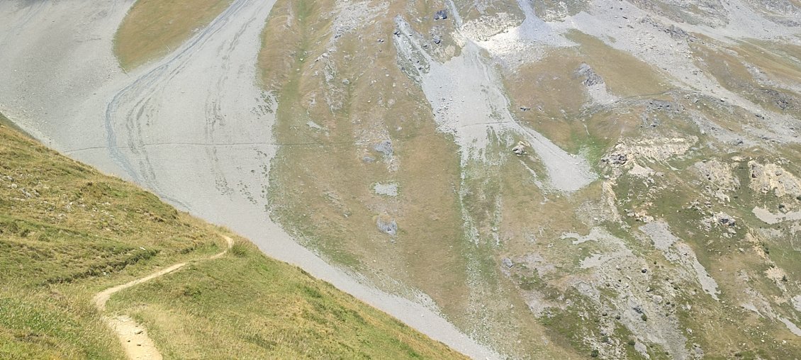 Au loin le chemin à emprunter