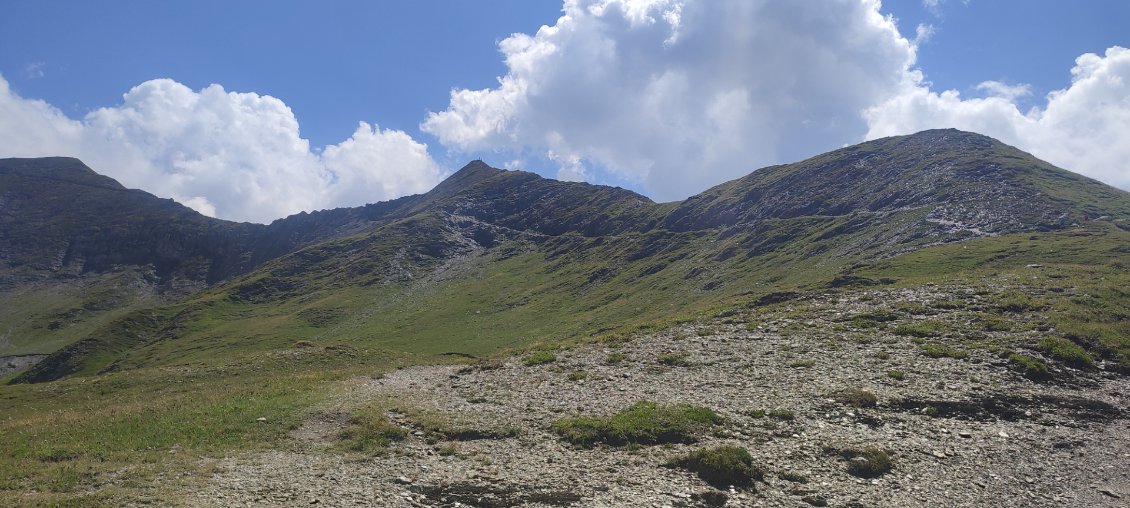Depuis le col de la Sauce, on voit le chemin qui m'attend