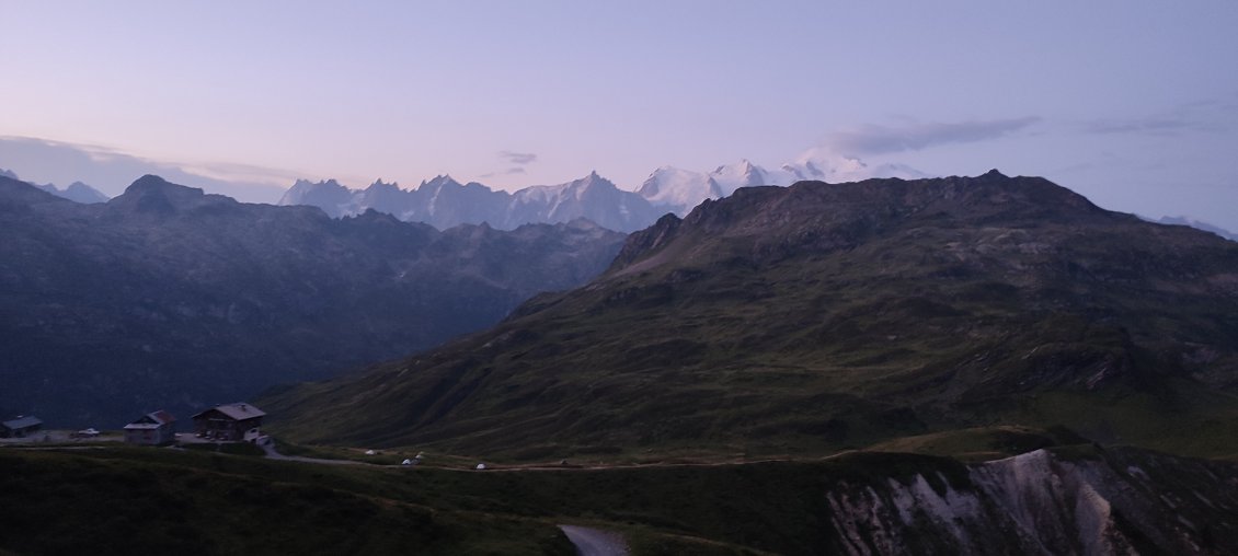 Le soleil se lève sur le Mont Blanc