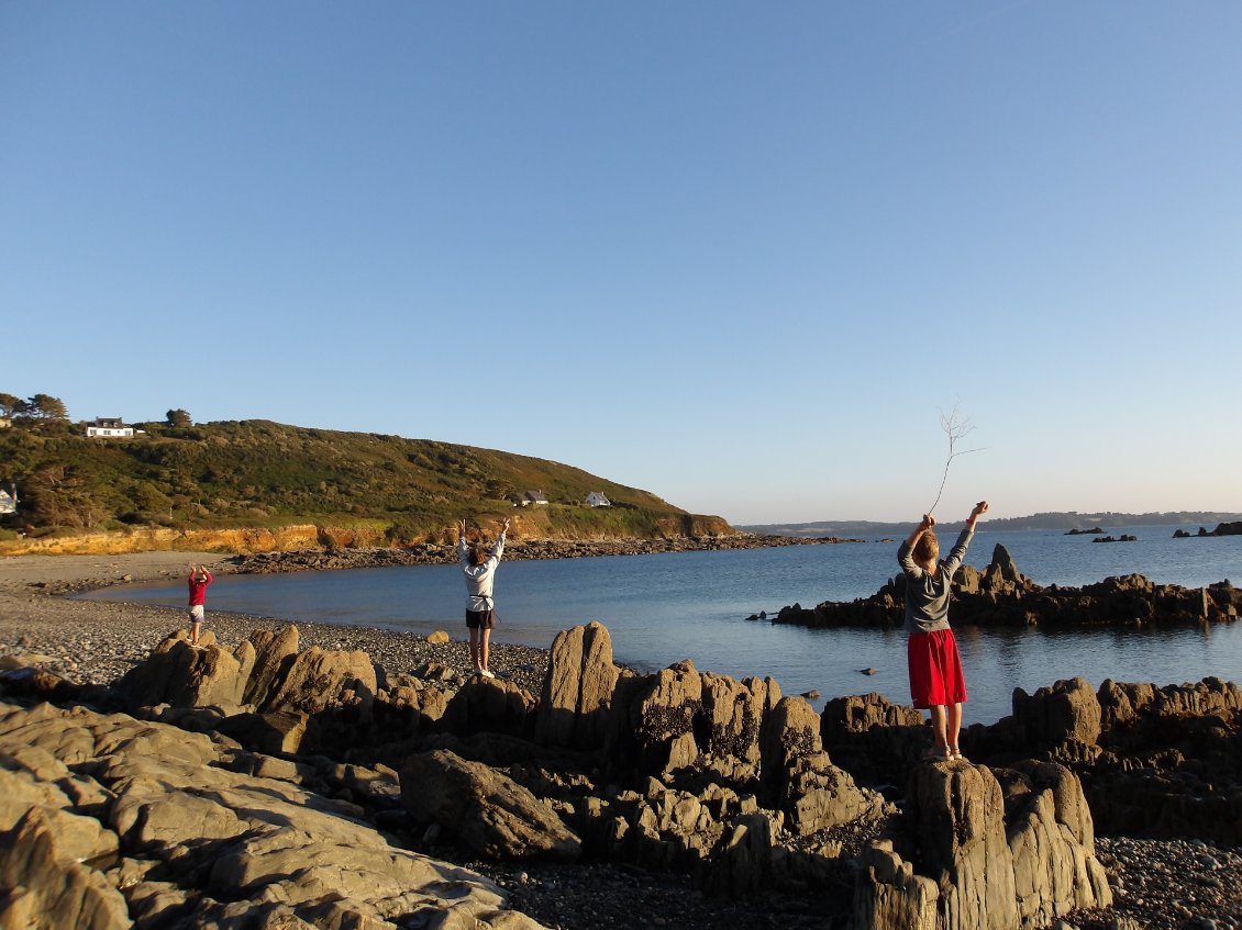 La côte de granit rose, c'est fini ! Ici c'est plutot les dents de la mer niveau récif ! Locquémeau