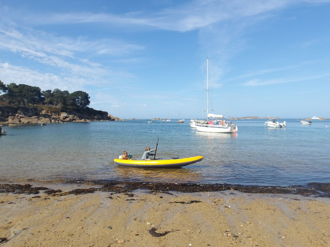 Ile Callot, au large de Carentec, après midi avec les cop's puis soirée parfaite à regarder les enfants s'amuser à faire des navettes en canöé, les pieds dans le sable
