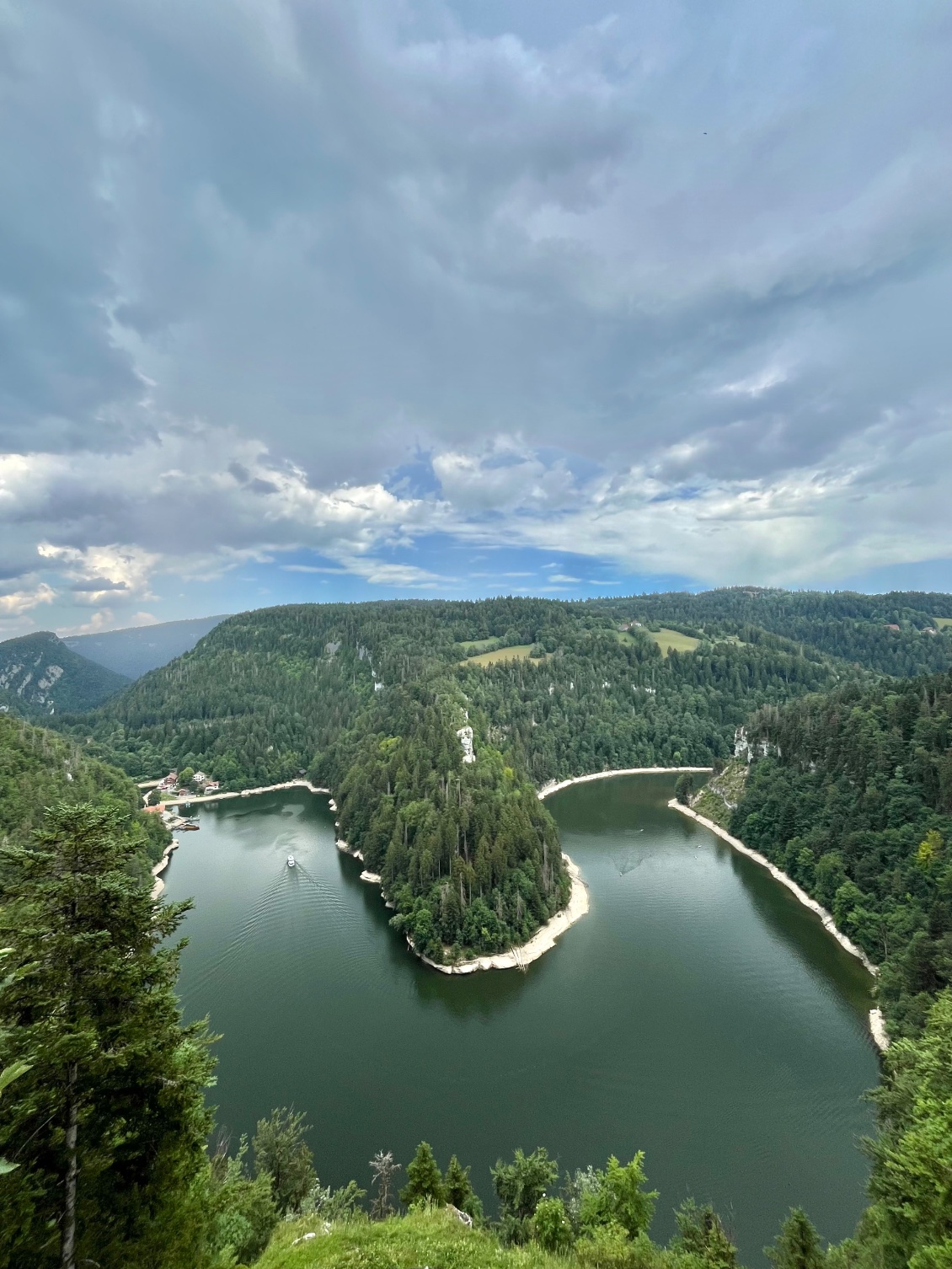 Les méandres du Doubs… de l’autre côté, la Suisse nous observe 😅