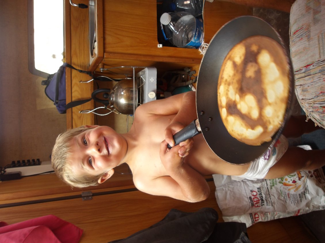 Robin devient maester chef de la crêpe avec 2 mois d'entrainement à les faire sauter.
