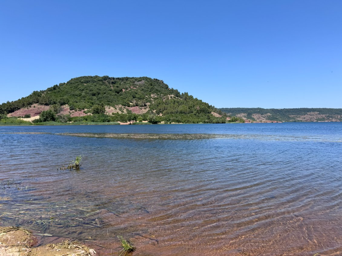 Baignade au Salagou