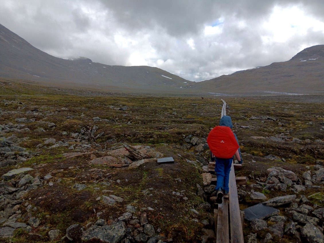 Face à nous, le col de Tjäktja!