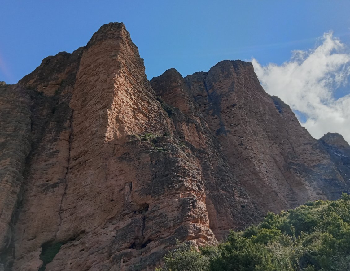 Au pied des Mallos de Riglos
