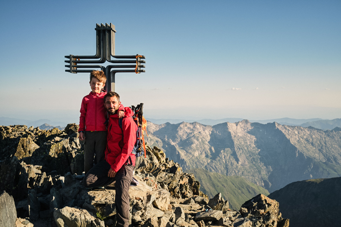 Quel souvenir intense ce moment au sommet de la pique d'Estats, en Ariège ! C'est le plus haut sommet de Catalogne, qui culmine à 3143 m.