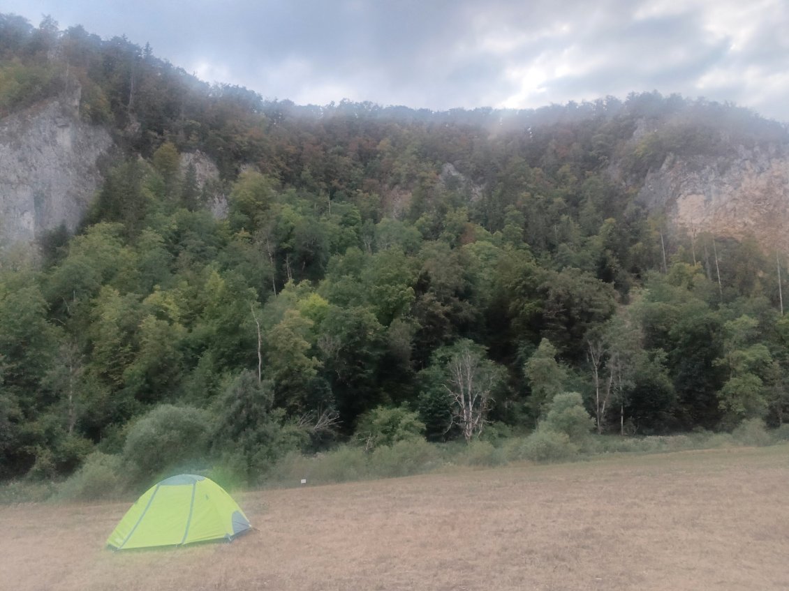 Spot de bivouac au bord du Danube (à ses débuts)