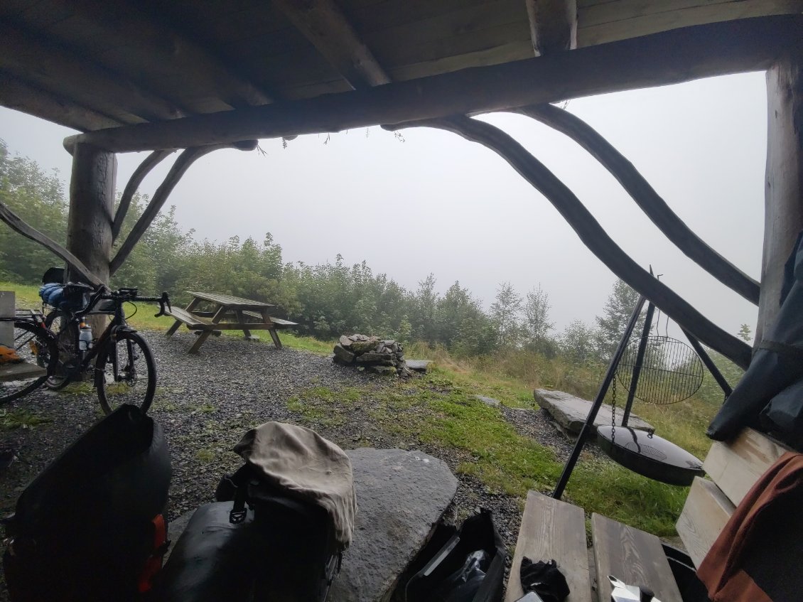 La vue depuis le gapahuk au-dessus de Volda