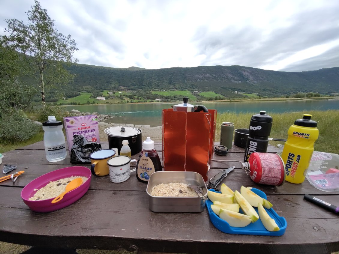Petit déjeuner avec vue au camping de Gjeilo