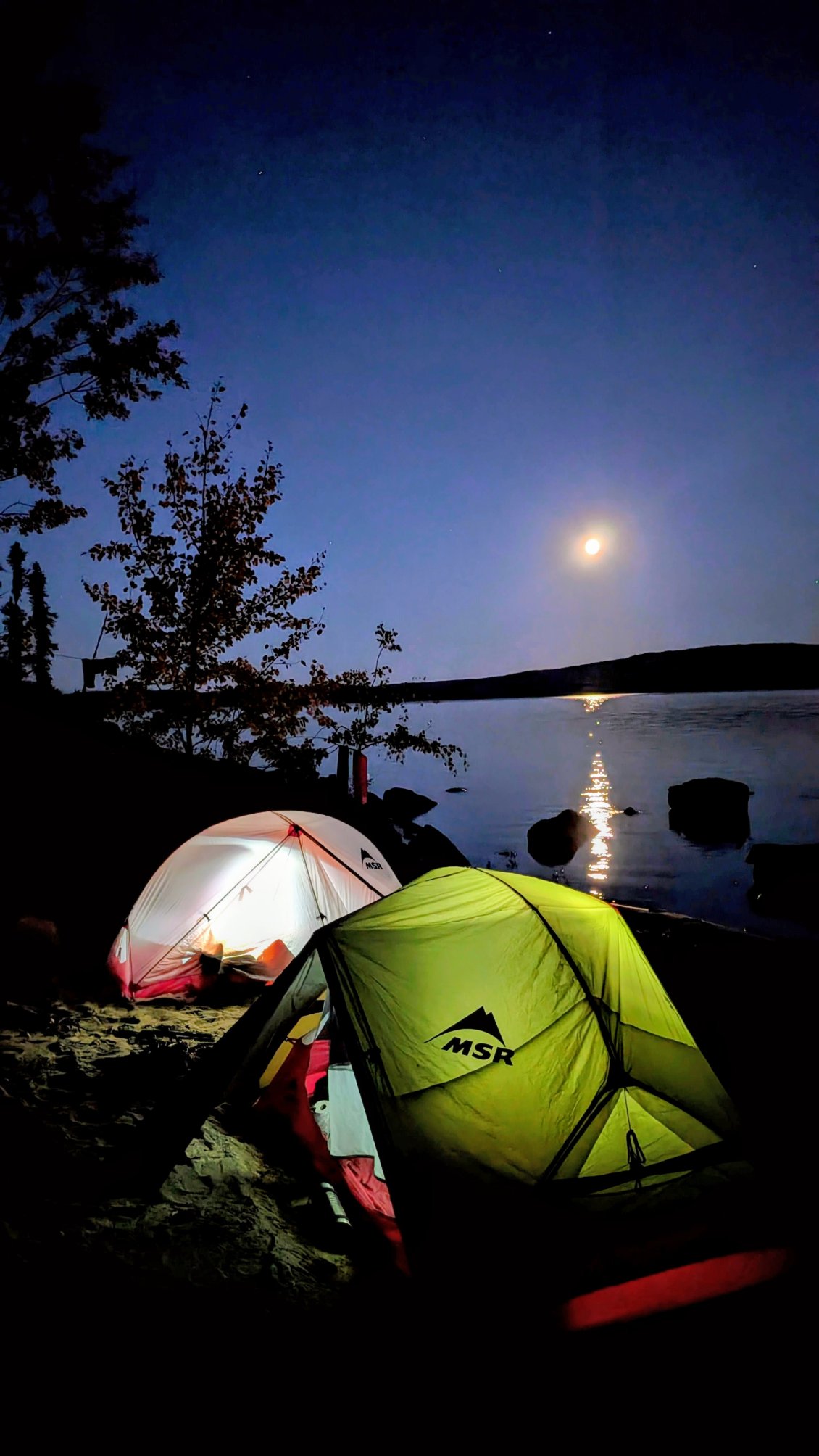 Le campement un soir de pleine lune.