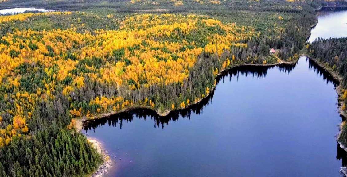 L'été indien canadien. Entre lac et forêt.